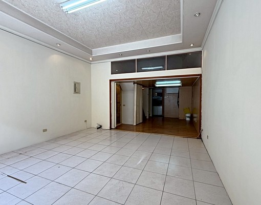 新竹市經國路住店有車位~空間大適百業 - Image 1