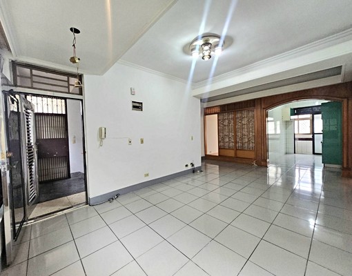 東榮街公寓三樓~屋況乾淨~家庭佳 - Image 1