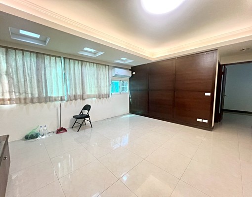 府中🏘️新裝潢🌟空間寬敞格局方正🔥採光通風/生活機能強 - Image 1