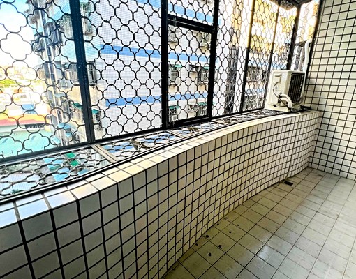 樹林興仁夜市【超值4房2衛】全新裝潢.可租補.電梯.雙陽台. - Image 5