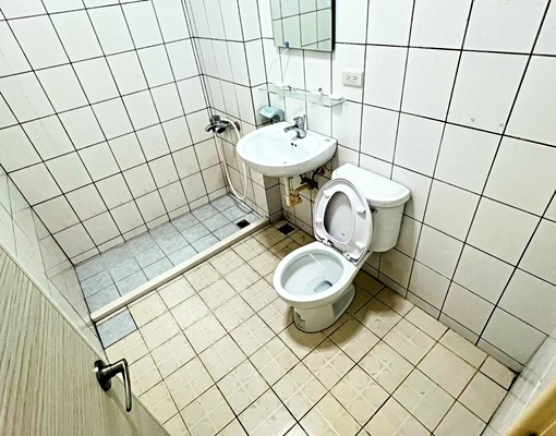 樹林興仁夜市【超值4房2衛】全新裝潢.可租補.電梯.雙陽台. - Image 10