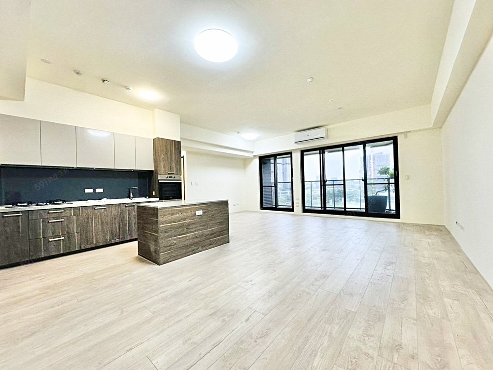 14期首選國泰採光本社區最大空間4改3房二廳中島雙平車 - Image 1