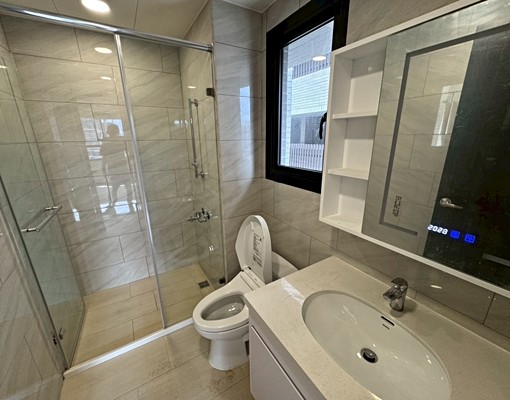 高樓層景觀戶-全新超大坪數免仲 - Image 10