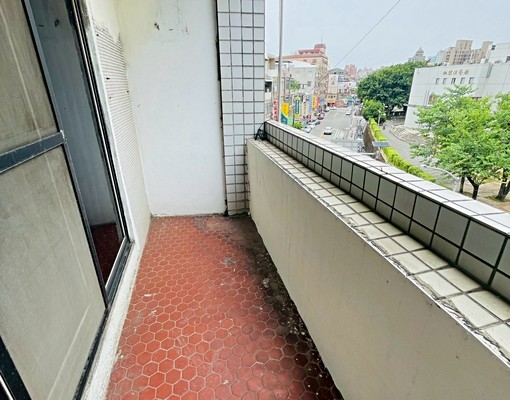 可租補入藉-市政府旁3房.前後陽台 - Image 8