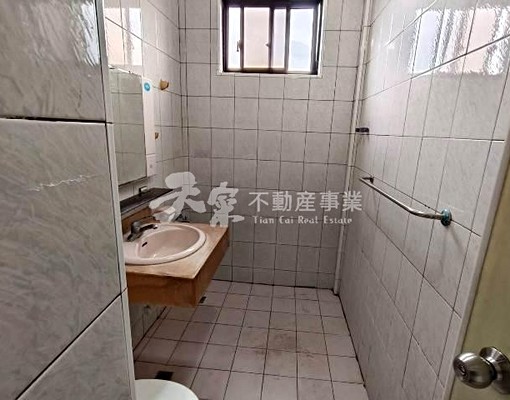 南成國小大樓明亮四房平車(可申請租屋補貼) - Image 8