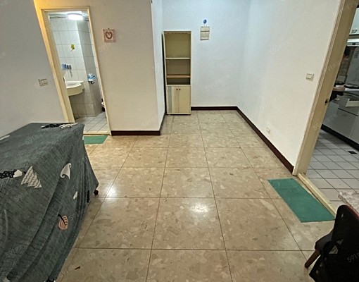 向上市場精誠商圈振宇五金旁/精美裝潢三房含車位/可寵可租補 - Image 4