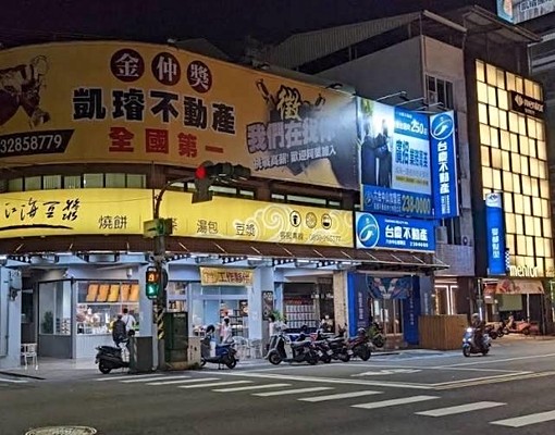 六合店面《使用約64.94坪|臨路無分隔島|獨用》黃金三角窗 - Image 4