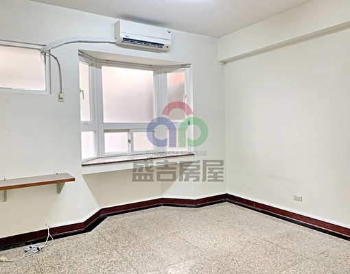 世貿東海,一樓大三房平面車位,可租補、戶籍、寵物、拜拜 - Image 8