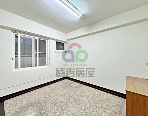 世貿東海,一樓大三房平面車位,可租補、戶籍、寵物、拜拜 - Image 14