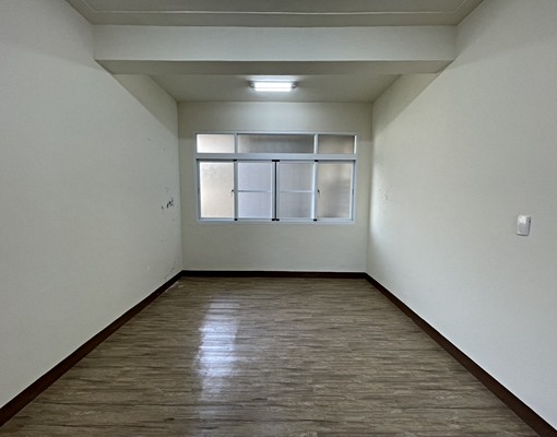 橋頭成功南路63號*省道市場對面金店面*重新整理*整棟出租 - Image 3