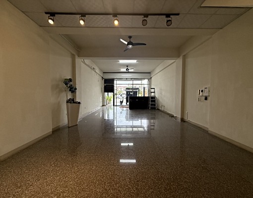 仁武高中面寬5.4米整棟電梯透店出租3套房3廳5衛浴 - Image 2