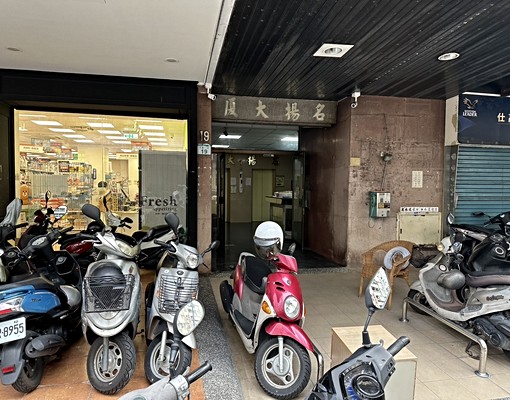 近信義國小捷運站電梯大樓溫馨套房 - Image 9