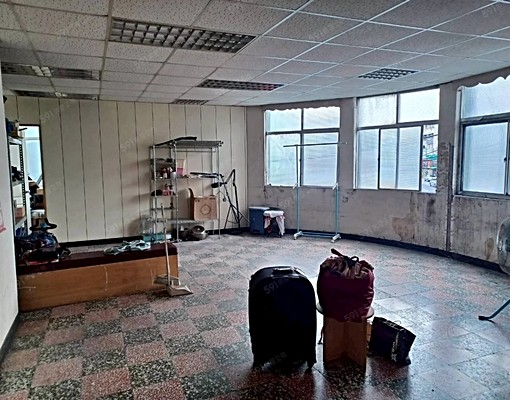 汐止稀有三角窗！二樓可住可辦 - Image 1