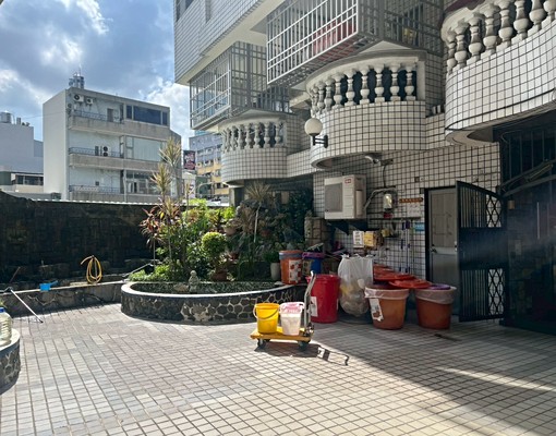 台南買房賣房-台南車站旁通風有陽台大套房 - Image 5