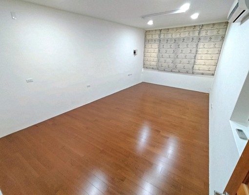 西區美術館||整棟透天三房/有車位/可住店住辦 - Image 8