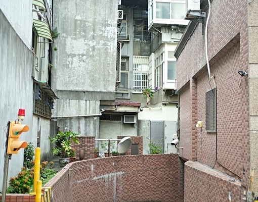 承德路成淵國中旁車位出租 - Image 3