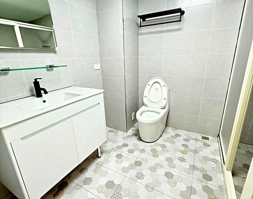 質感破表中國醫旁全新裝潢全配豪宅包水包網路獨洗曬 - Image 9