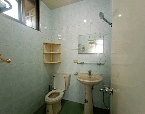 一橋之隔到北市,近光復橋,光復高中,一卡皮箱可住,租金含水費 - Image 10