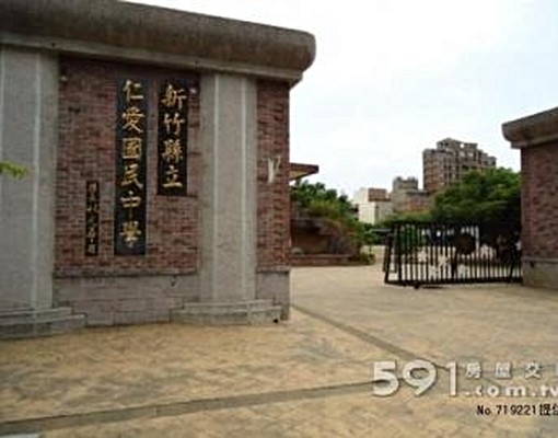 優質樓中樓，獨立套房。光明美食街、仁愛國中、傳統市場、大遠百 - Image 11