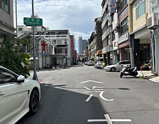 	新興市場｜美麗島捷運站旁｜透天黃金店面 - Image 2