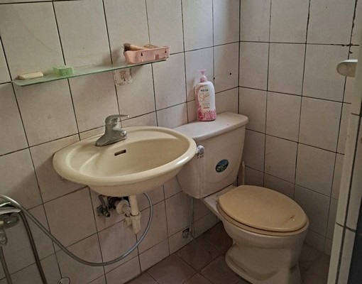 透天三樓四房兩廳三個衛浴租1萬進市場學校超商超市 - Image 9