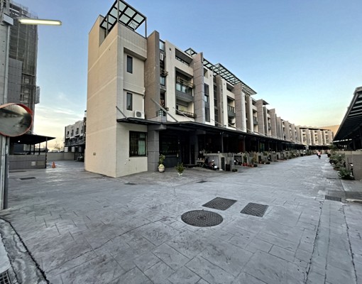 屋主自租免服務費|歡迎優質正當家庭入住|社區透天|鄰近國道 - Image 2