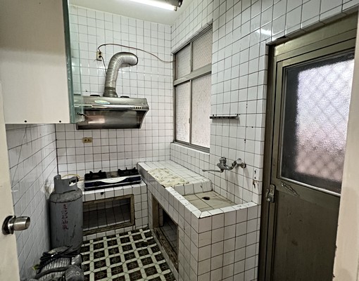 【划算整棟】大坪數透天42坪｜4房2廳｜車位便利｜近京元電子 - Image 5