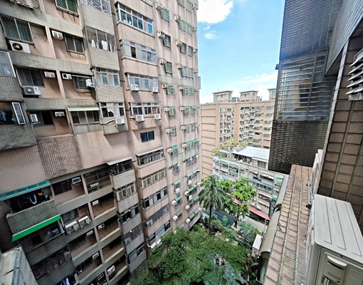 星巴克陽台套房~樓下就是家樂福~磁扣單層管控 - Image 5