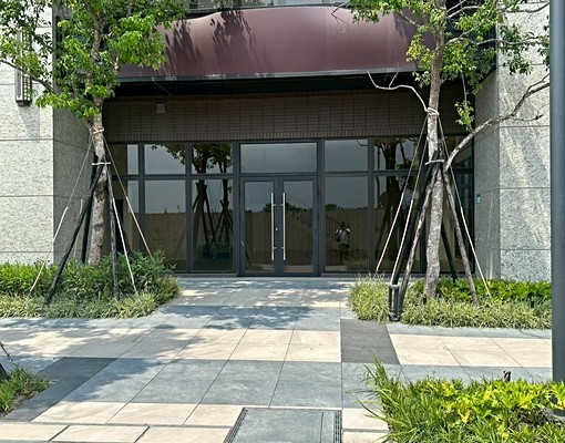 重劃區三角𥦬面寬挑高住辦店面 - Image 2