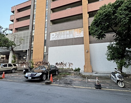 五股工商停車場旁可小寵租補陽台小套房 - Image 11