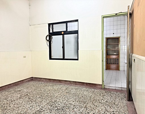 南投市中興路鄰黃昏市場透天店面+住 - Image 14