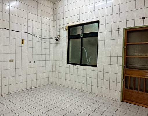 南投市中興路鄰黃昏市場透天店面+住 - Image 11