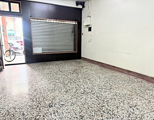 南投市中興路鄰黃昏市場透天店面+住 - Image 1