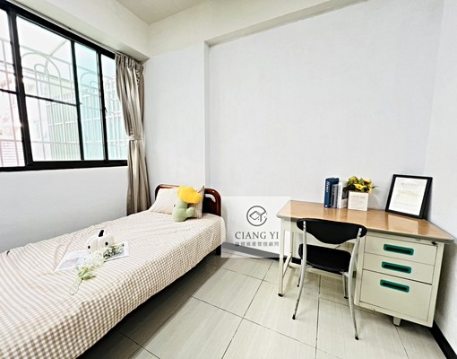 超大採光✨東區單人簡潔風套房✨鄰近南紡購物中心 - Image 3