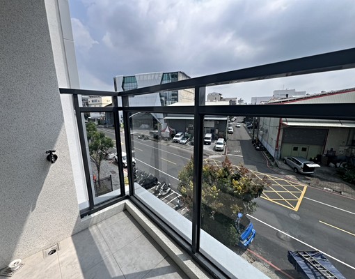 租補🎈華鳳特區-電梯全新整理獨立陽台大套房🎈不用追垃圾車 - Image 6