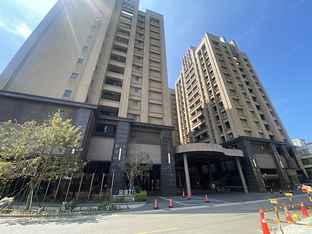 屋況超好！金澤２１社區４房平車家具電全三民國小、巨城生活圈 - Image 1