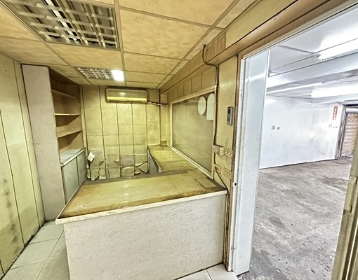 店面~人潮就是錢潮~地點棒~正溪尾街上~賺錢金雞母 - Image 10