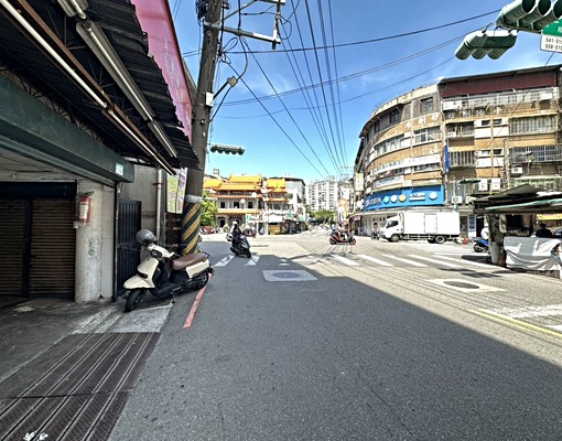 店面~人潮就是錢潮~地點棒~正溪尾街上~賺錢金雞母 - Image 4