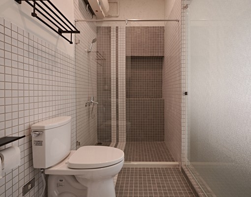👍老屋改建‧短租套房「一卡皮箱即可入住」👍｜老宅輕工業風 - Image 5