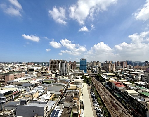近台元、三民路商圈、全新建案首租、採光好有平面車位 - Image 9