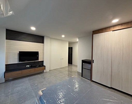 東區全新電梯景觀大套房 - Image 3