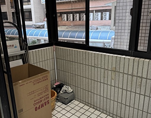 景美捷運站,夜市超市走路3分鐘,超大房/陽台/浴室,可租補 - Image 4