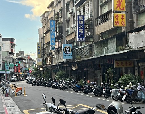 青年公園萬青街黃金店面出租 - Image 1