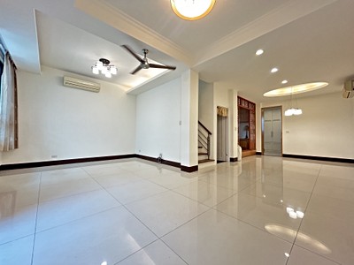 鹿港市區大地坪車庫別墅｜三面臨路花園景觀宅