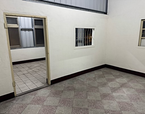 店面整層出租，土銀正後面，近市場 - Image 10