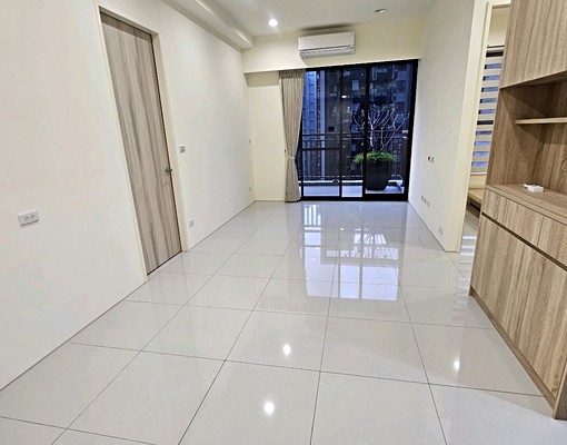 亞昕一見正2+1房平車 - Image 1