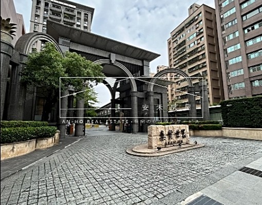 集賢路指標建案頂樓大露臺4房稀有釋出~手刀預約!! - Image 15