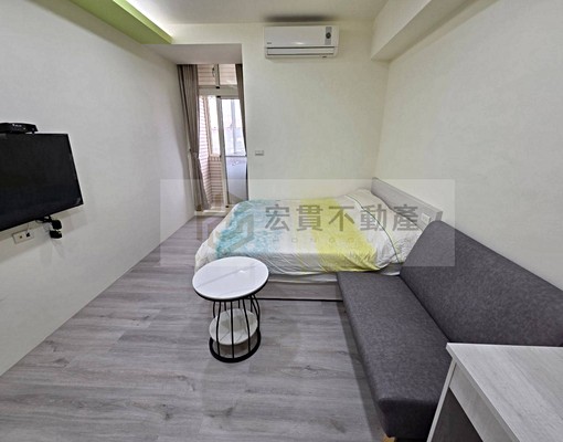 金山街系統精裝木地板浴室對外窗雙門冰箱室內機車位電梯套房 - Image 2