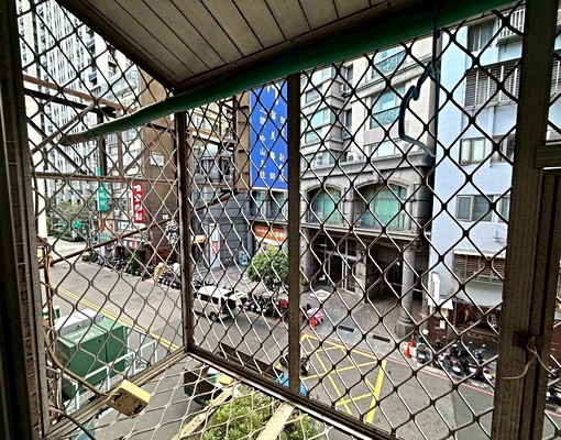 頂溪/免爬高/採光通風外推窗獨洗曬衣/傢俱齊全/生活機能佳 - Image 5