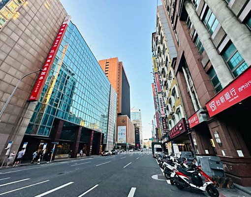 近北車⭐富比仕坡機平移汽車位⭐好停休旅車⭐重慶南路一段 - Image 2